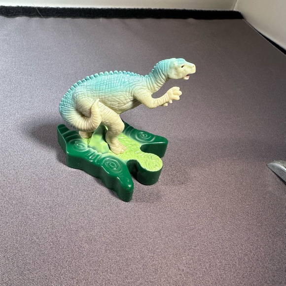 Walt Disney - McDonald’s Vintage Dinosaur toy. - Picture 14 of 16
